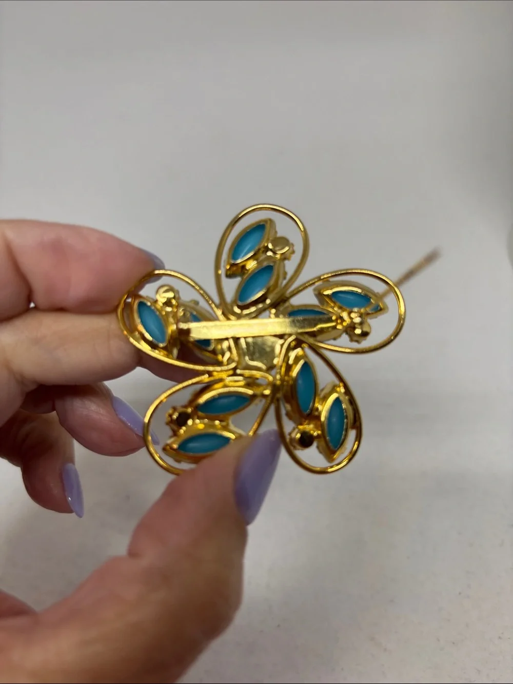 Beautiful Gold Plated Turquoise Rhinestone Flower Brooch